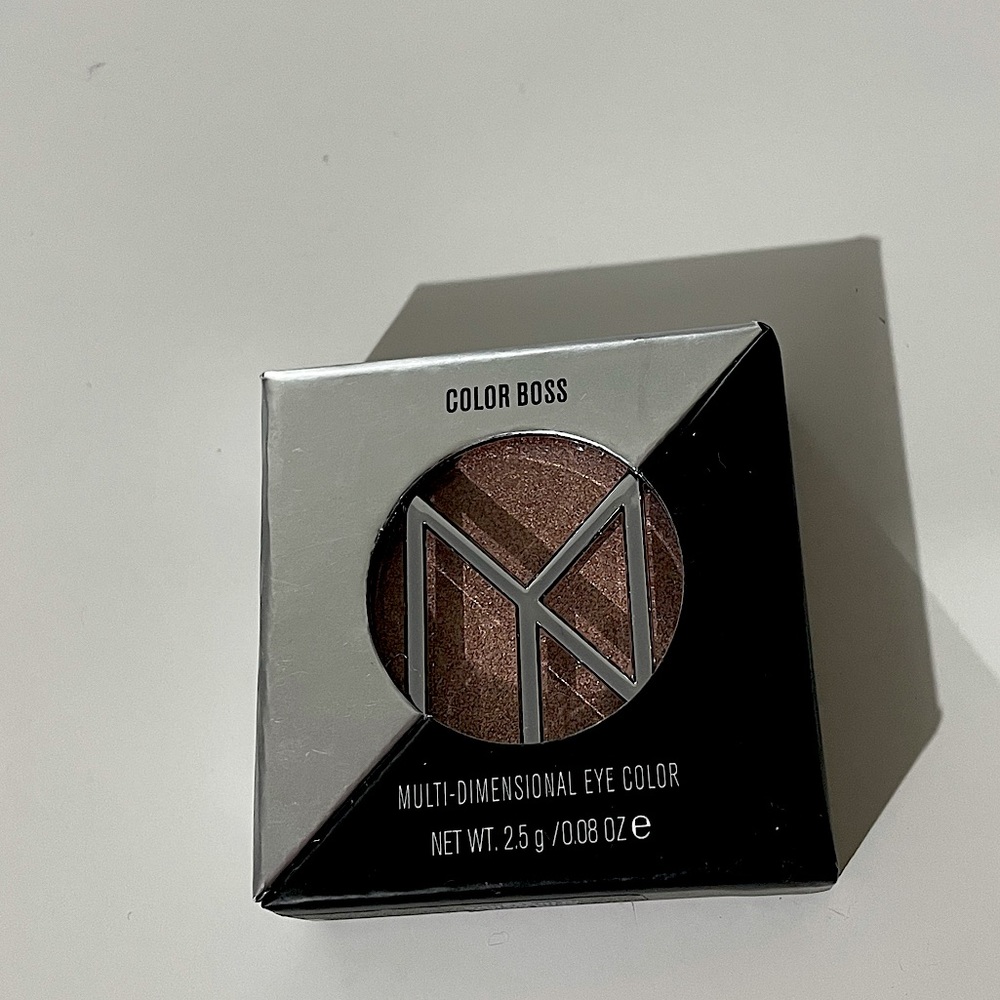 BRAND NEW IL MAKIAGE COLOR BOSS EYESHADOW IN 995 SHOPAHOLIC